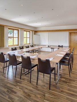 Small seminar room with U-shaped seating and natural daylight